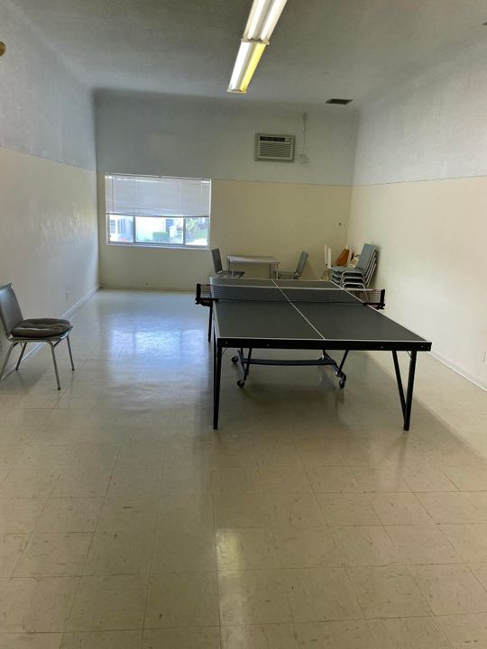 На продажу: $160,000 (2 спален, 1 ванн, 819 Квадратных фут)