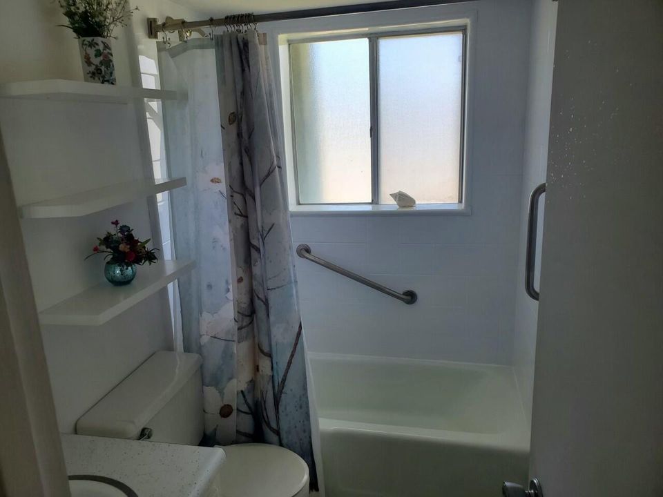 На продажу: $160,000 (2 спален, 1 ванн, 819 Квадратных фут)