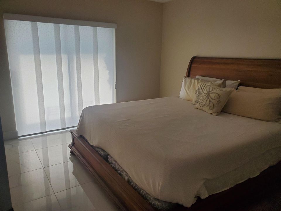 На продажу: $160,000 (2 спален, 1 ванн, 819 Квадратных фут)