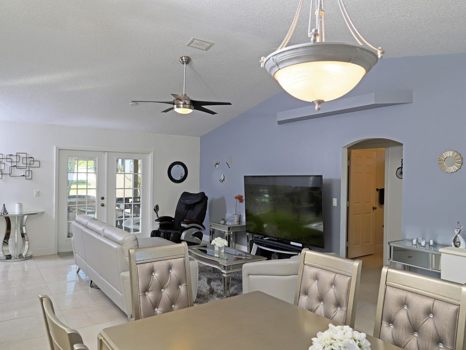 出租: $3,300 (3 贝兹, 2 浴室, 1391 平方英尺)