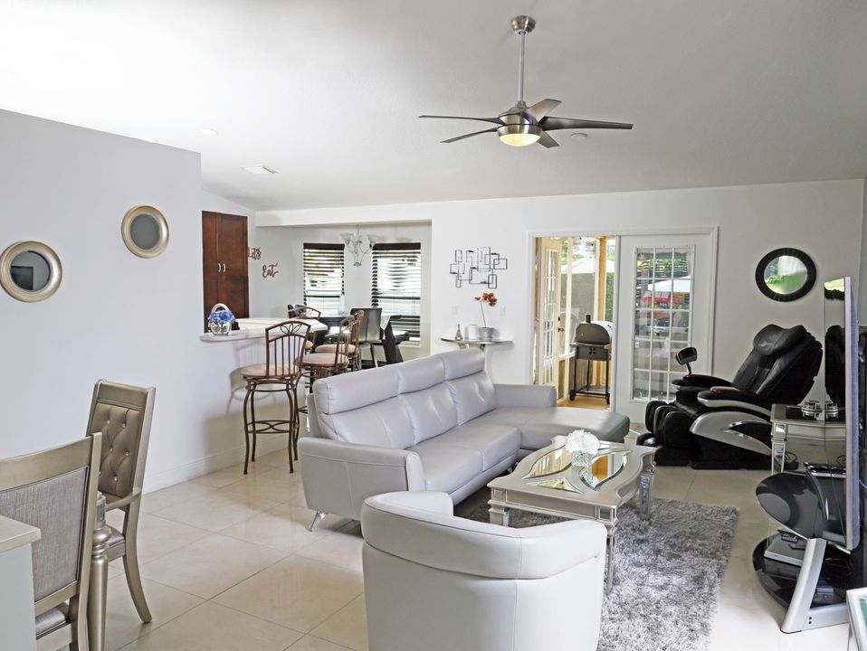 出租: $3,300 (3 贝兹, 2 浴室, 1391 平方英尺)