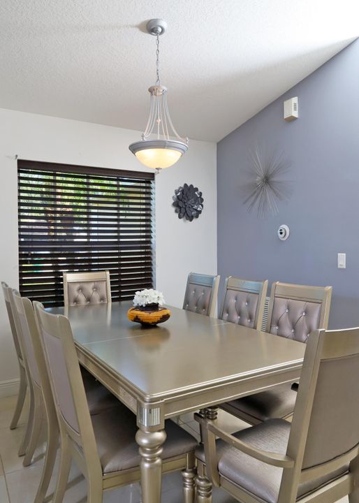 出租: $3,300 (3 贝兹, 2 浴室, 1391 平方英尺)