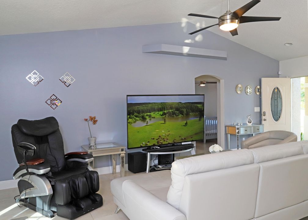 出租: $3,300 (3 贝兹, 2 浴室, 1391 平方英尺)