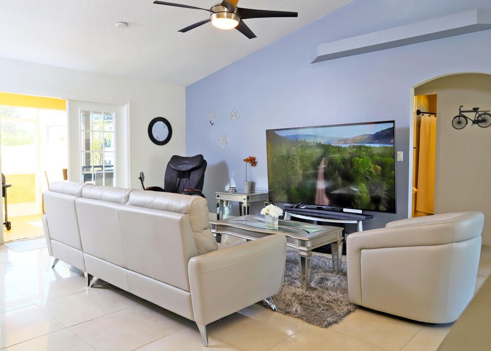 出租: $3,300 (3 贝兹, 2 浴室, 1391 平方英尺)