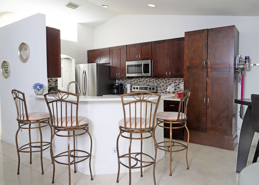 出租: $3,300 (3 贝兹, 2 浴室, 1391 平方英尺)