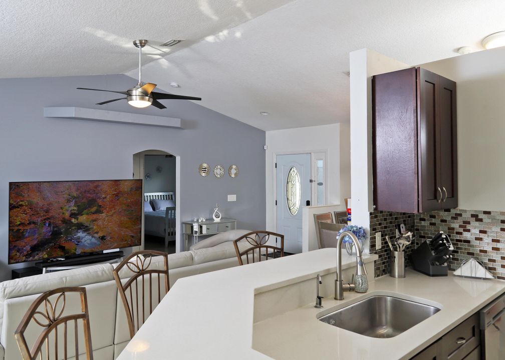 出租: $3,300 (3 贝兹, 2 浴室, 1391 平方英尺)