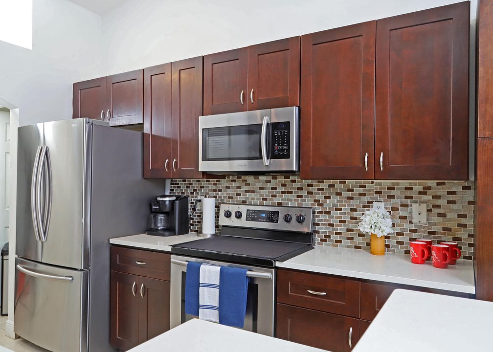 出租: $3,300 (3 贝兹, 2 浴室, 1391 平方英尺)