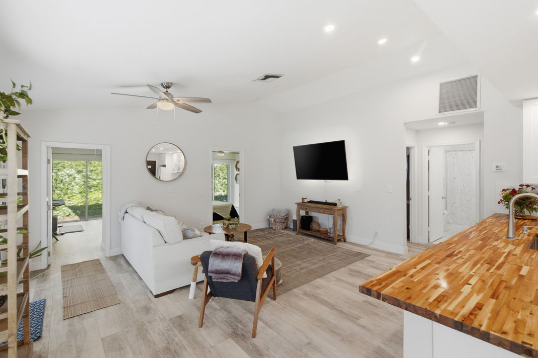 For Sale: $599,000 (4 beds, 2 baths, 1368 Square Feet)