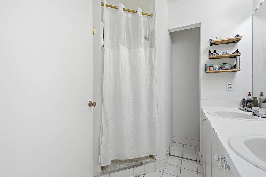 For Sale: $599,000 (4 beds, 2 baths, 1368 Square Feet)