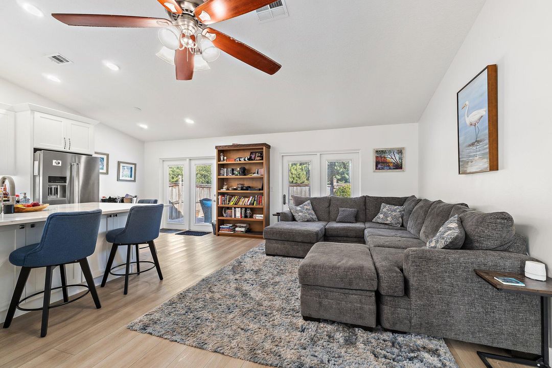 待售: $669,000 (3 贝兹, 2 浴室, 1300 平方英尺)