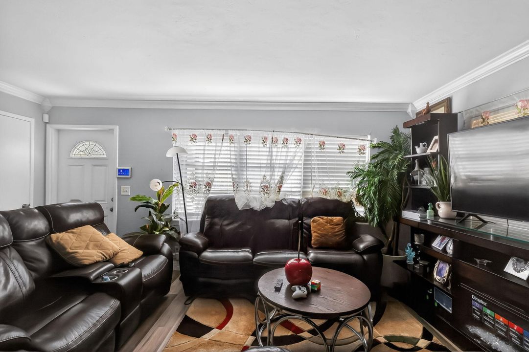 待售: $425,000 (4 贝兹, 2 浴室, 1391 平方英尺)