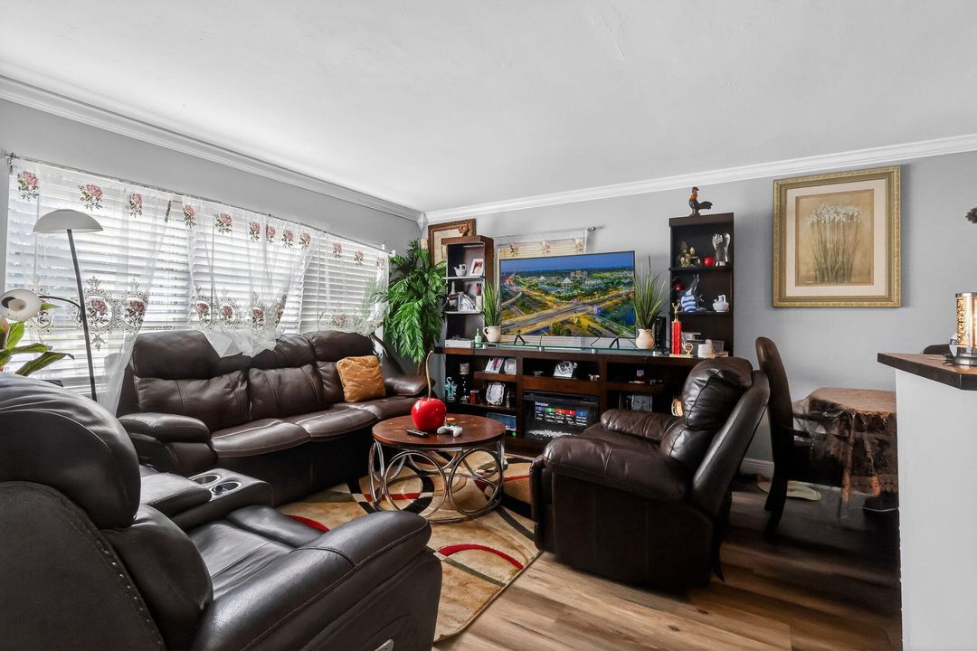 待售: $425,000 (4 贝兹, 2 浴室, 1391 平方英尺)