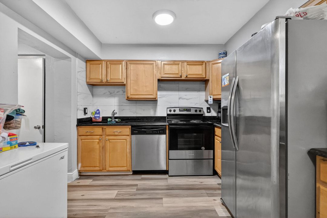 待售: $425,000 (4 贝兹, 2 浴室, 1391 平方英尺)