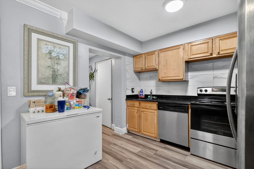 待售: $425,000 (4 贝兹, 2 浴室, 1391 平方英尺)