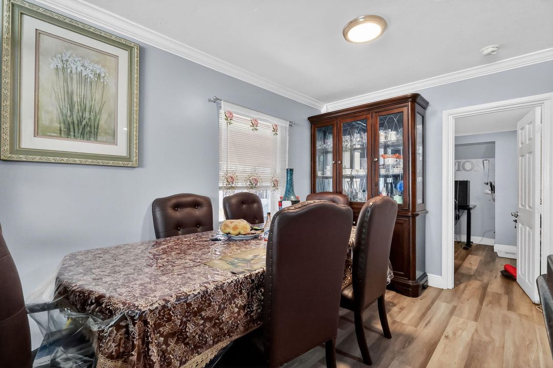 待售: $425,000 (4 贝兹, 2 浴室, 1391 平方英尺)