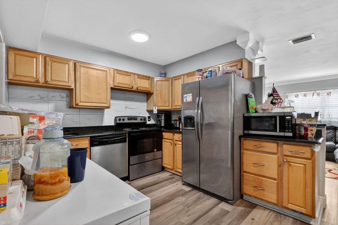 待售: $425,000 (4 贝兹, 2 浴室, 1391 平方英尺)