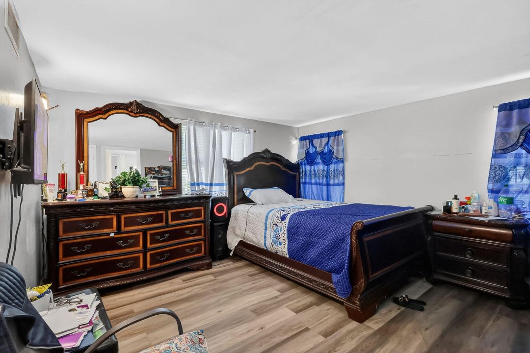 待售: $425,000 (4 贝兹, 2 浴室, 1391 平方英尺)