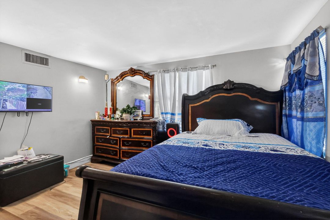 待售: $425,000 (4 贝兹, 2 浴室, 1391 平方英尺)