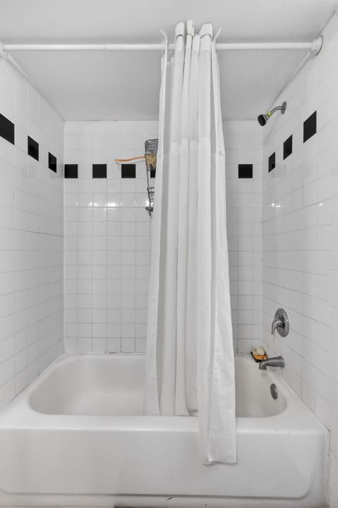 待售: $425,000 (4 贝兹, 2 浴室, 1391 平方英尺)