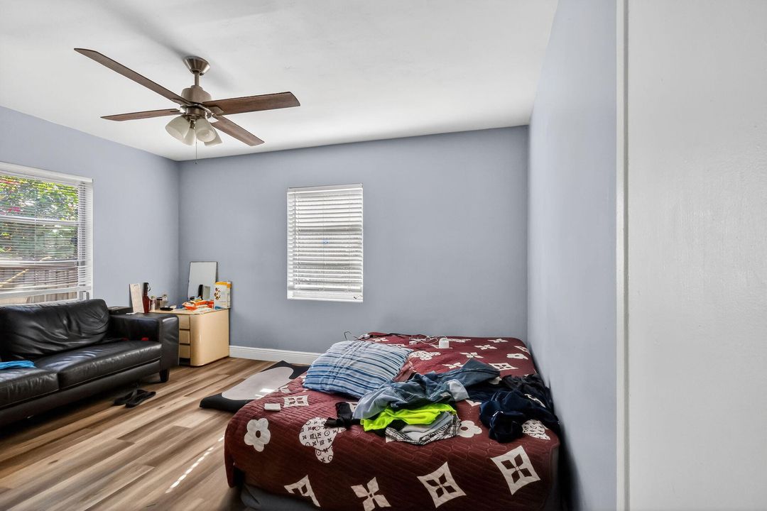 待售: $425,000 (4 贝兹, 2 浴室, 1391 平方英尺)