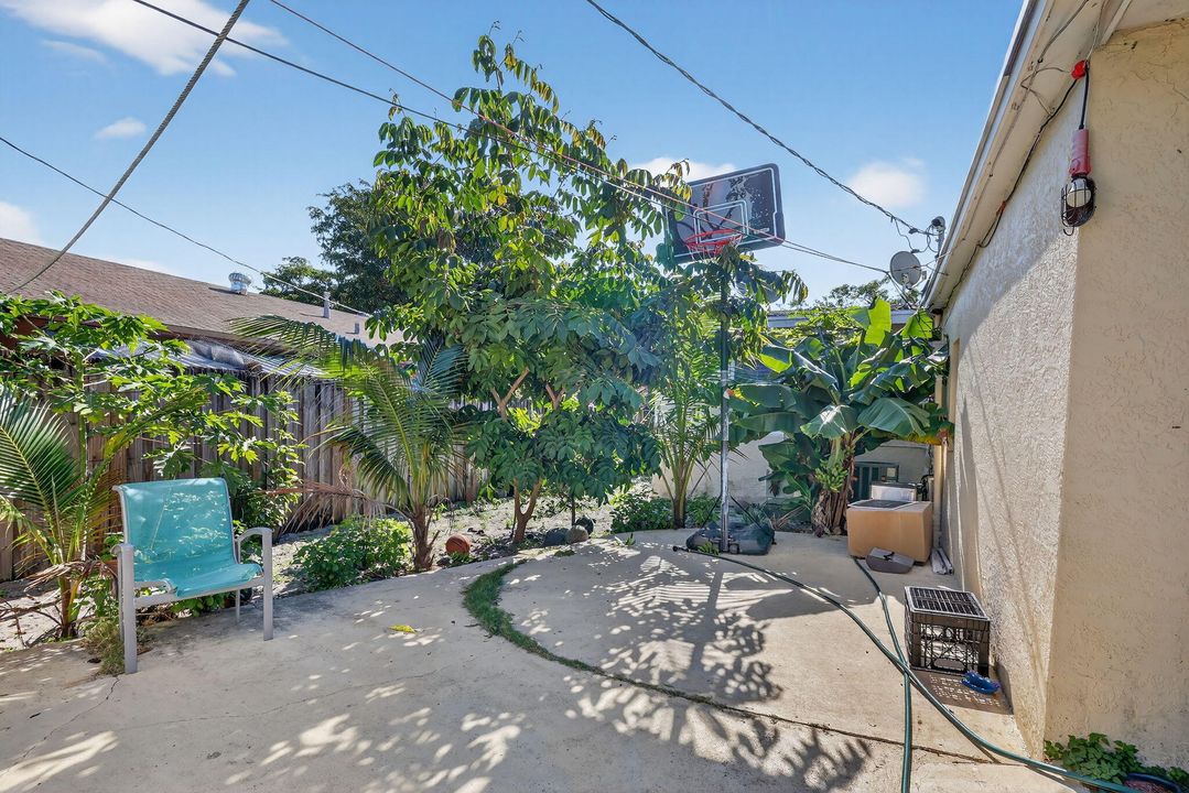 待售: $425,000 (4 贝兹, 2 浴室, 1391 平方英尺)