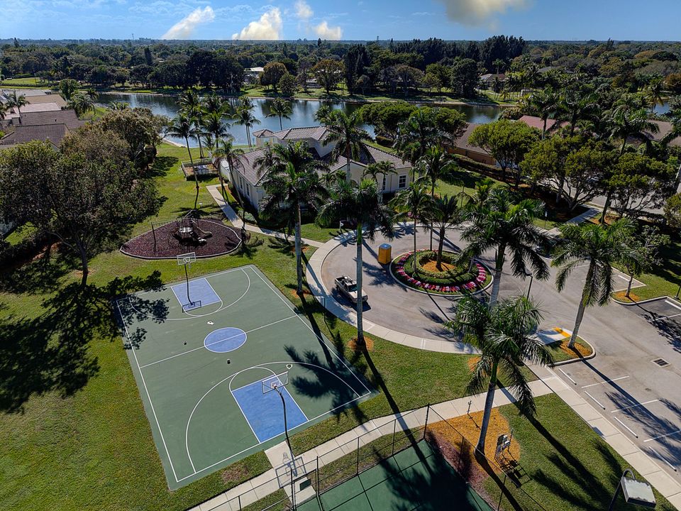 В аренду: $2,900 (3 спален, 2 ванн, 1570 Квадратных фут)