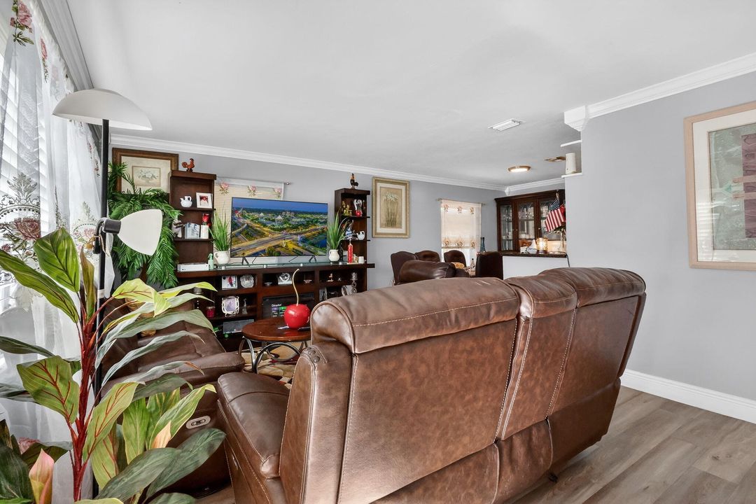 待售: $425,000 (4 贝兹, 2 浴室, 1391 平方英尺)