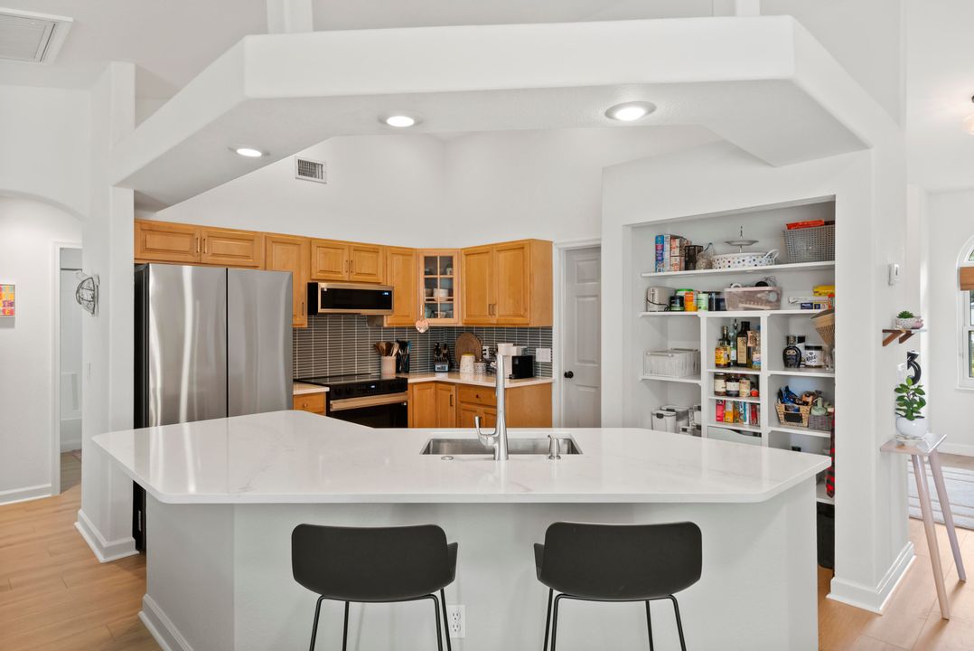 На продажу: $524,900 (3 спален, 2 ванн, 2010 Квадратных фут)