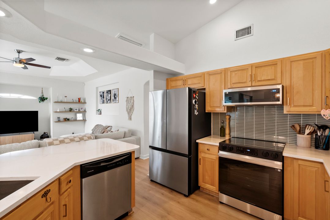 На продажу: $524,900 (3 спален, 2 ванн, 2010 Квадратных фут)