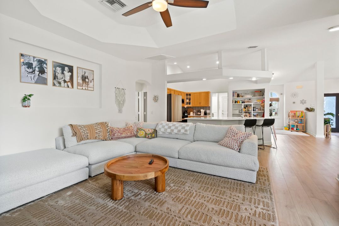 На продажу: $524,900 (3 спален, 2 ванн, 2010 Квадратных фут)