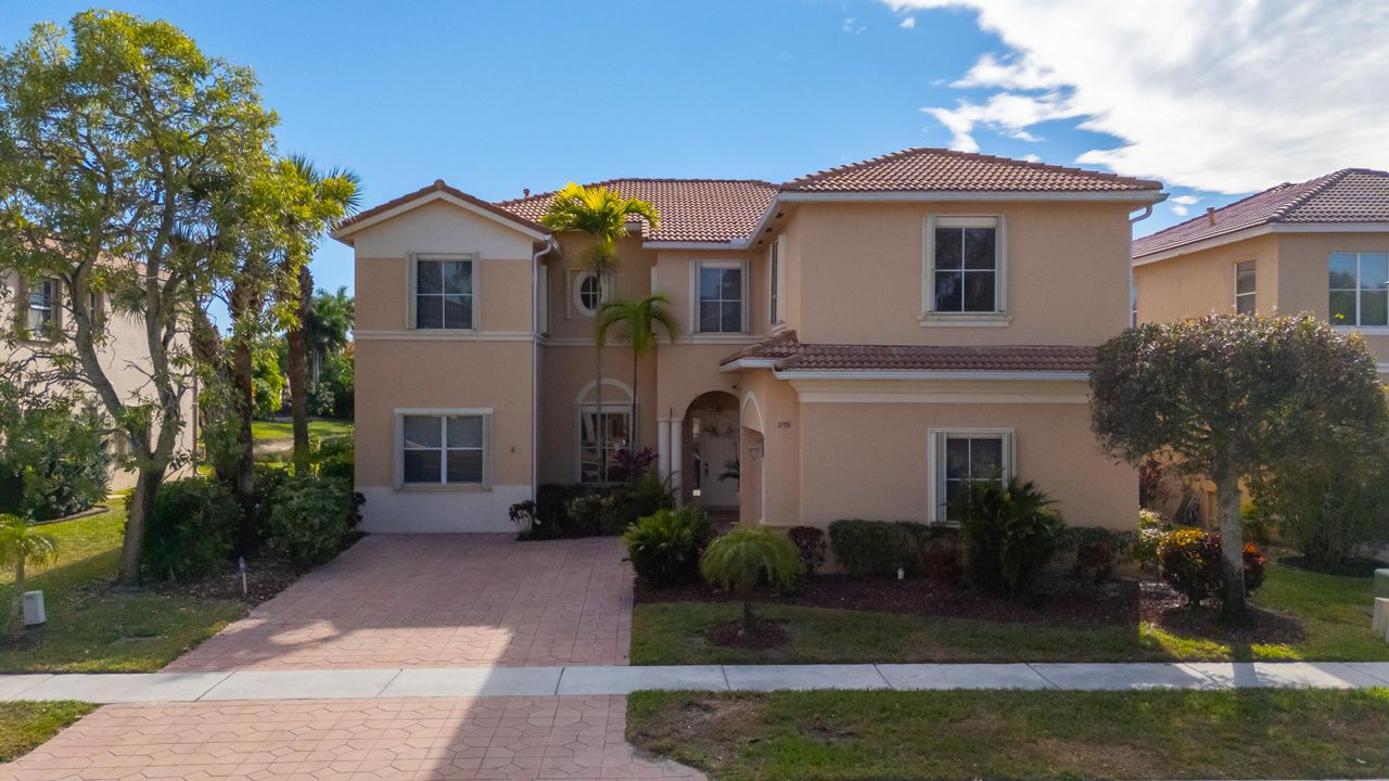 En Venta: $899,000 (6 camas, 4 baños, 4436 Pies cuadrados)