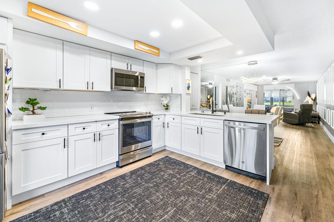 For Sale: $324,999 (2 beds, 2 baths, 1185 Square Feet)