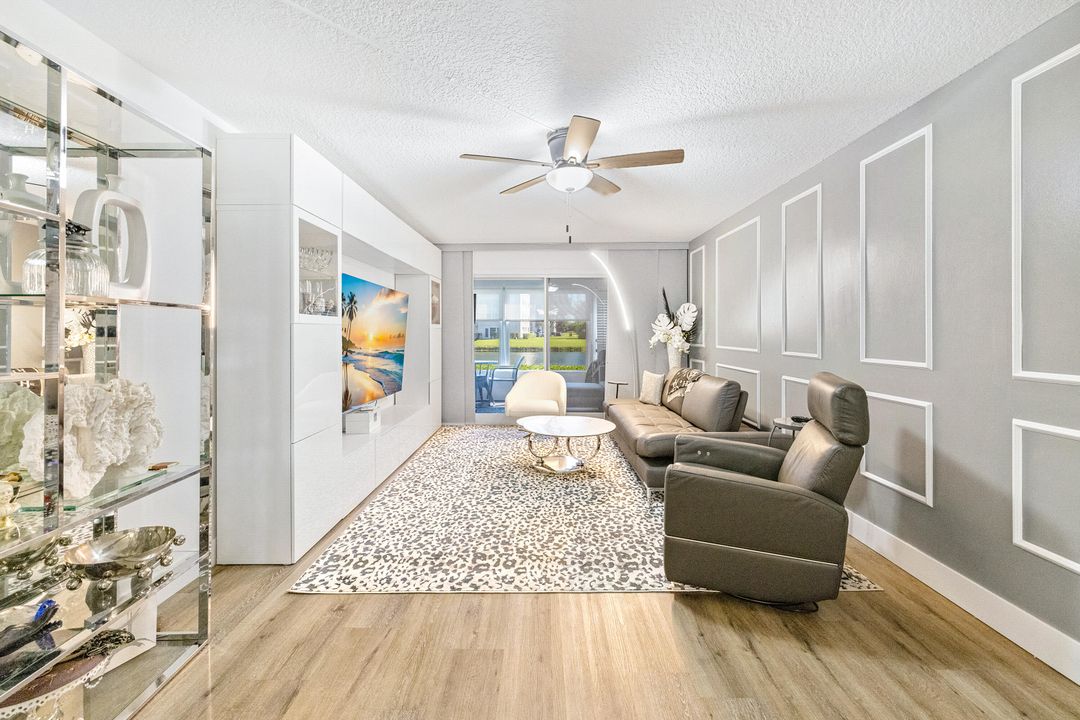 For Sale: $324,999 (2 beds, 2 baths, 1185 Square Feet)