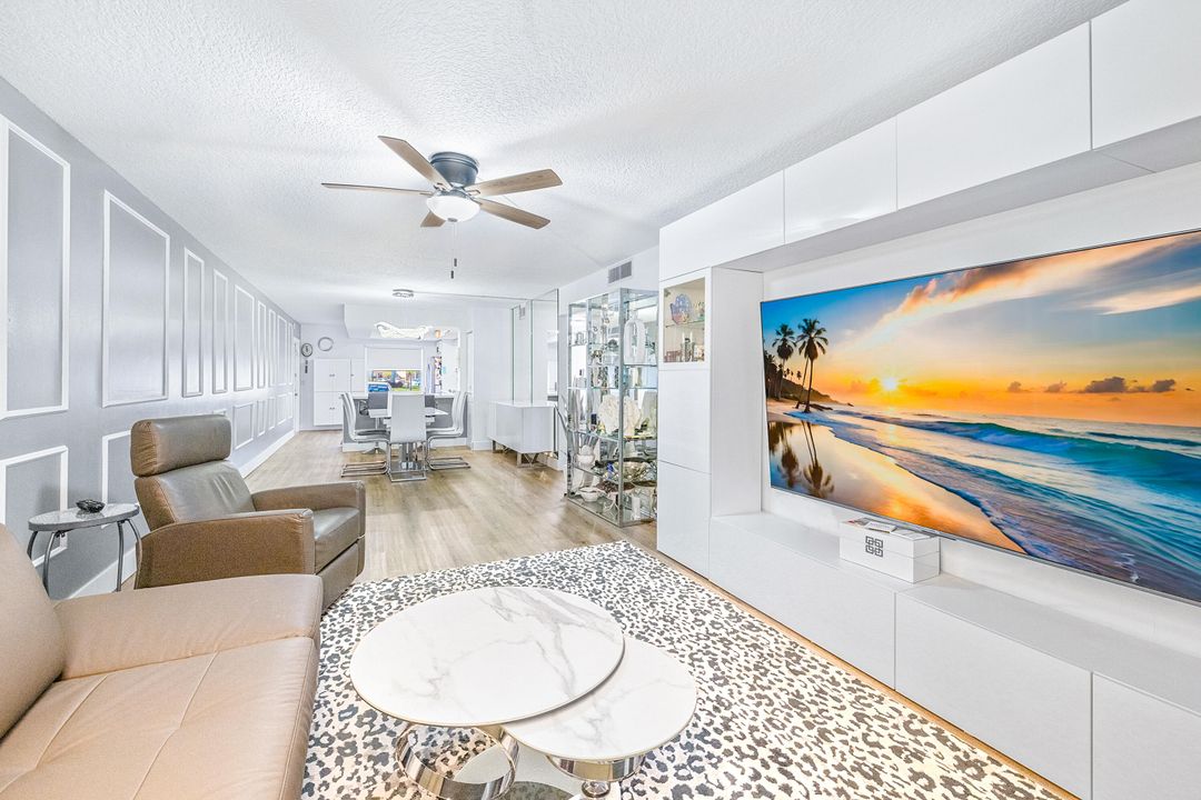 For Sale: $324,999 (2 beds, 2 baths, 1185 Square Feet)