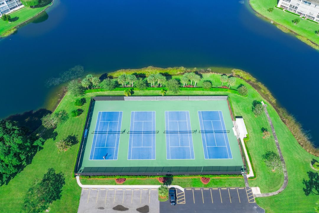 For Sale: $324,999 (2 beds, 2 baths, 1185 Square Feet)