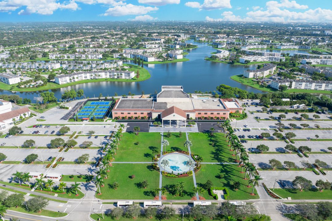 For Sale: $324,999 (2 beds, 2 baths, 1185 Square Feet)