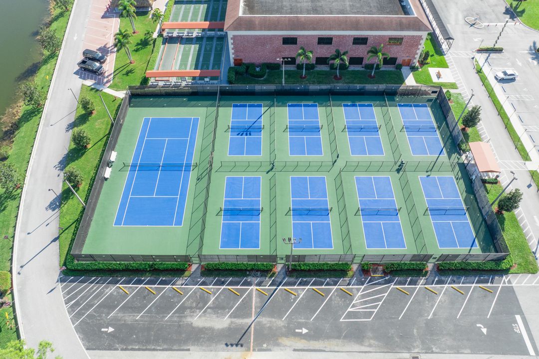 For Sale: $324,999 (2 beds, 2 baths, 1185 Square Feet)