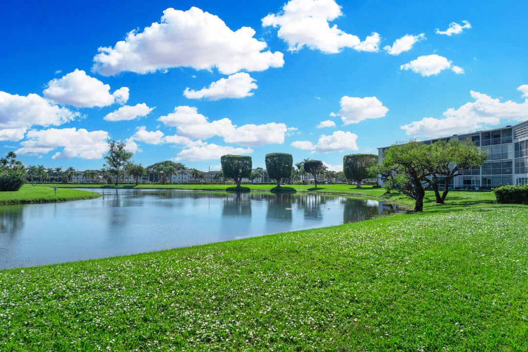 For Sale: $324,999 (2 beds, 2 baths, 1185 Square Feet)