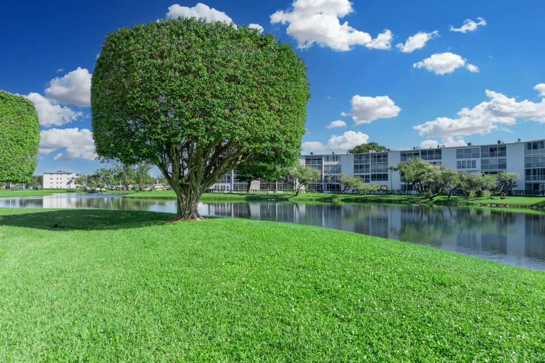 For Sale: $324,999 (2 beds, 2 baths, 1185 Square Feet)