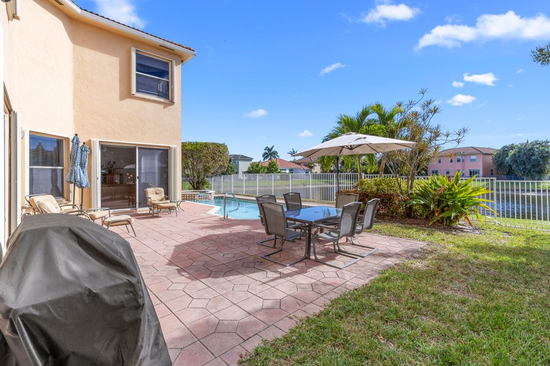 En Venta: $899,000 (6 camas, 4 baños, 4436 Pies cuadrados)