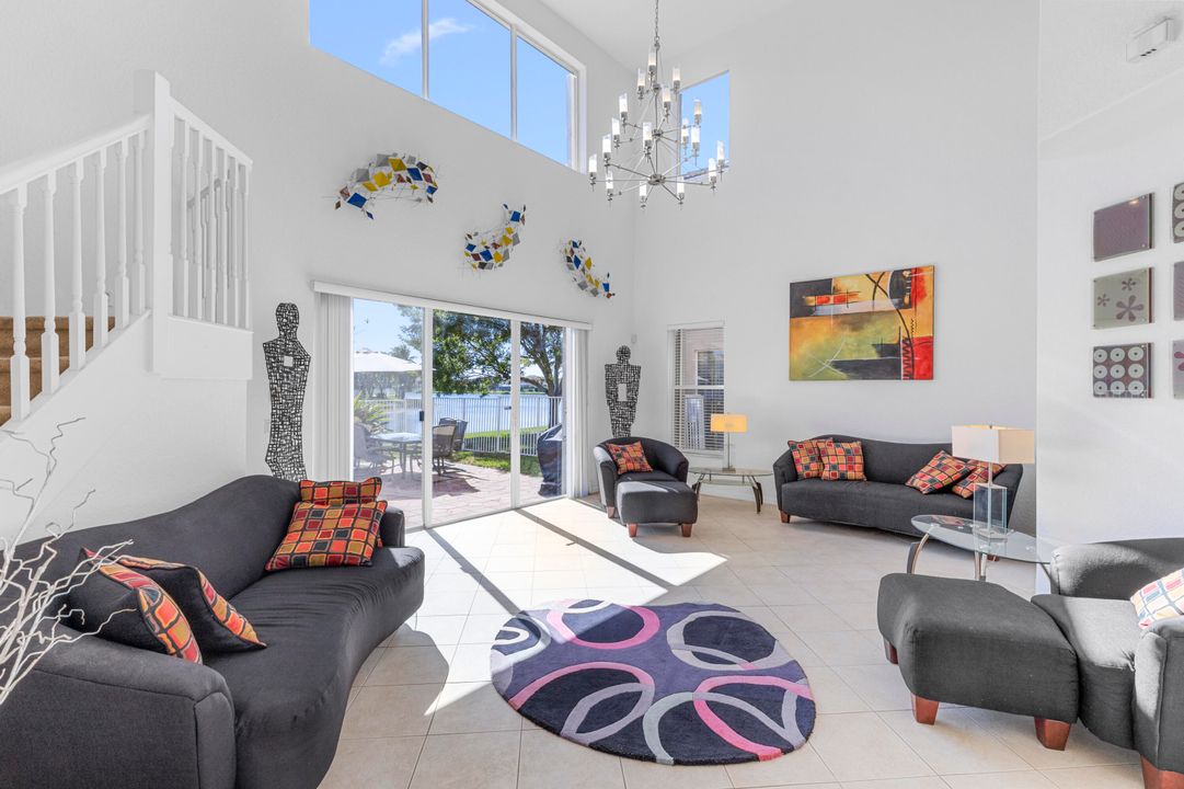 En Venta: $899,000 (6 camas, 4 baños, 4436 Pies cuadrados)