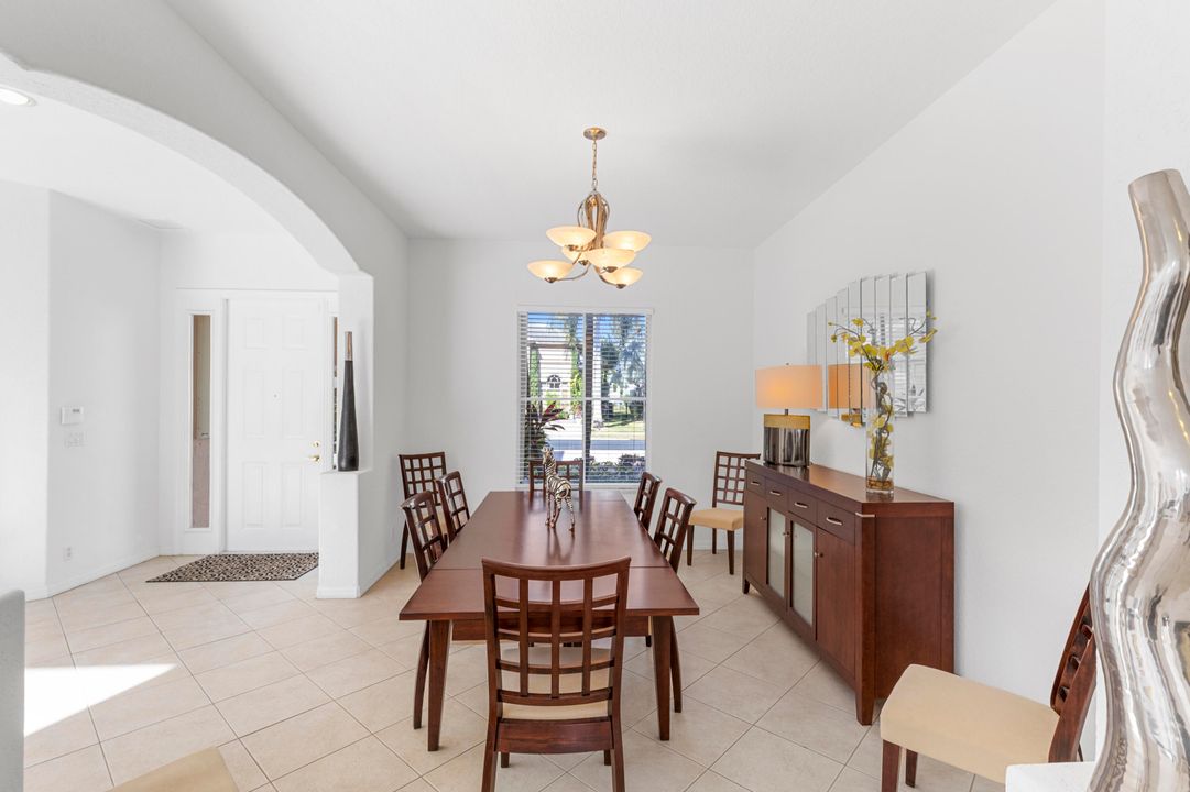 En Venta: $899,000 (6 camas, 4 baños, 4436 Pies cuadrados)