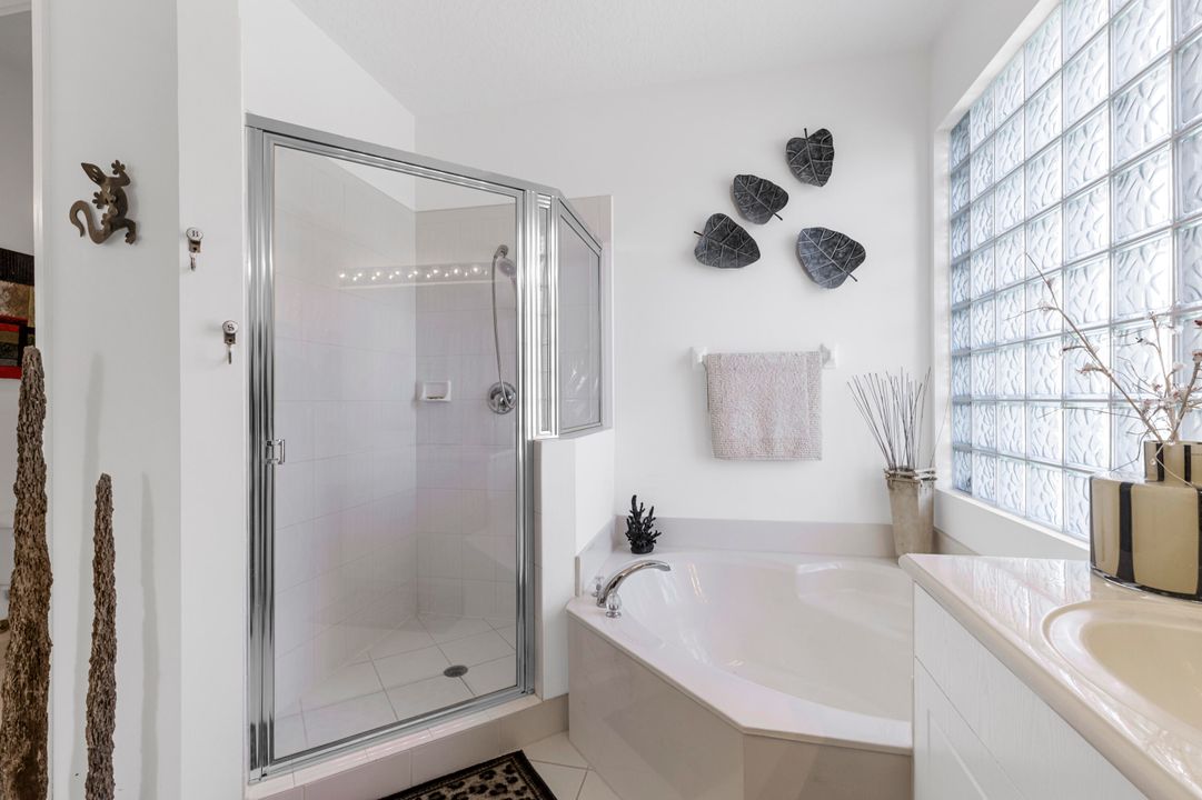 En Venta: $899,000 (6 camas, 4 baños, 4436 Pies cuadrados)