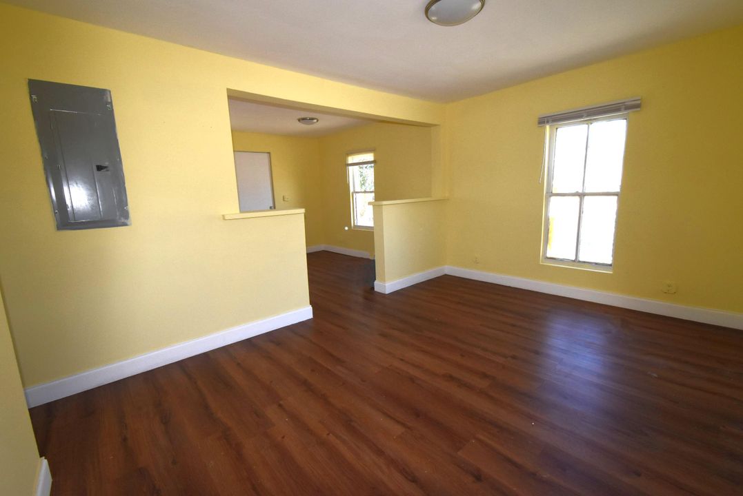 出租: $1,600 (2 贝兹, 1 浴室, 660 平方英尺)