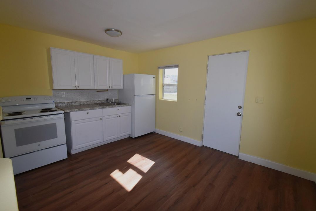 出租: $1,600 (2 贝兹, 1 浴室, 660 平方英尺)