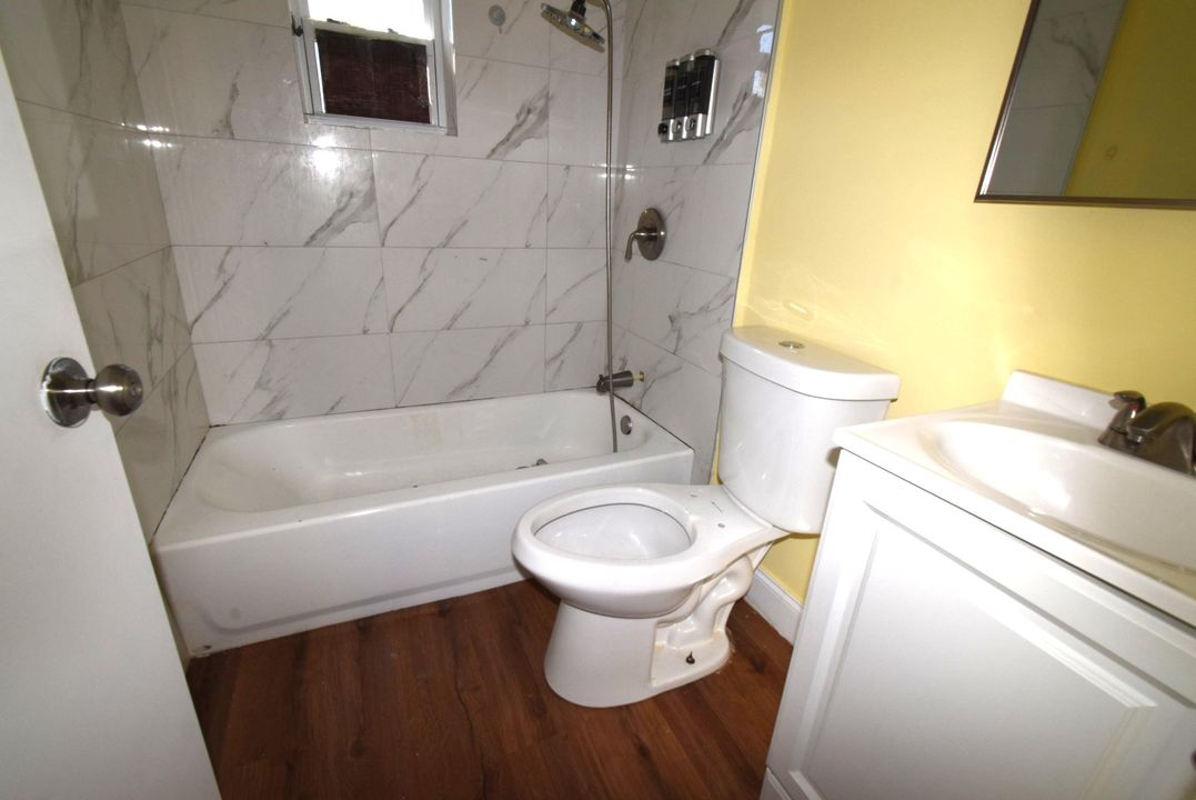 出租: $1,600 (2 贝兹, 1 浴室, 660 平方英尺)