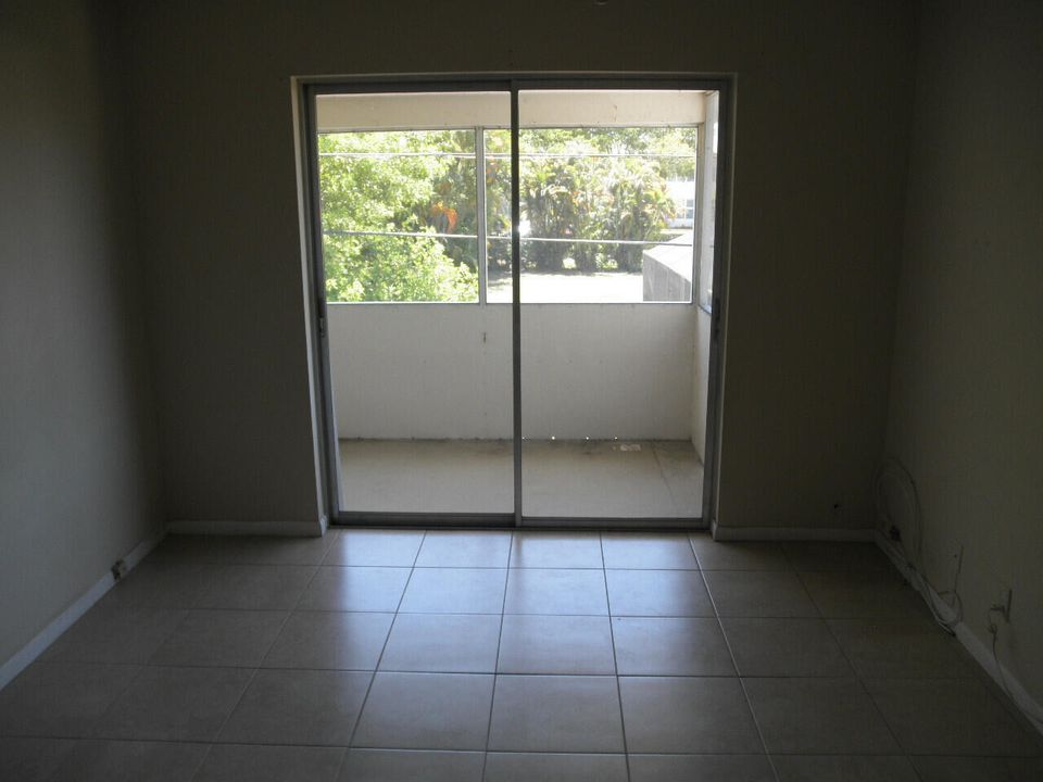 В аренду: $1,650 (2 спален, 1 ванн, 751 Квадратных фут)