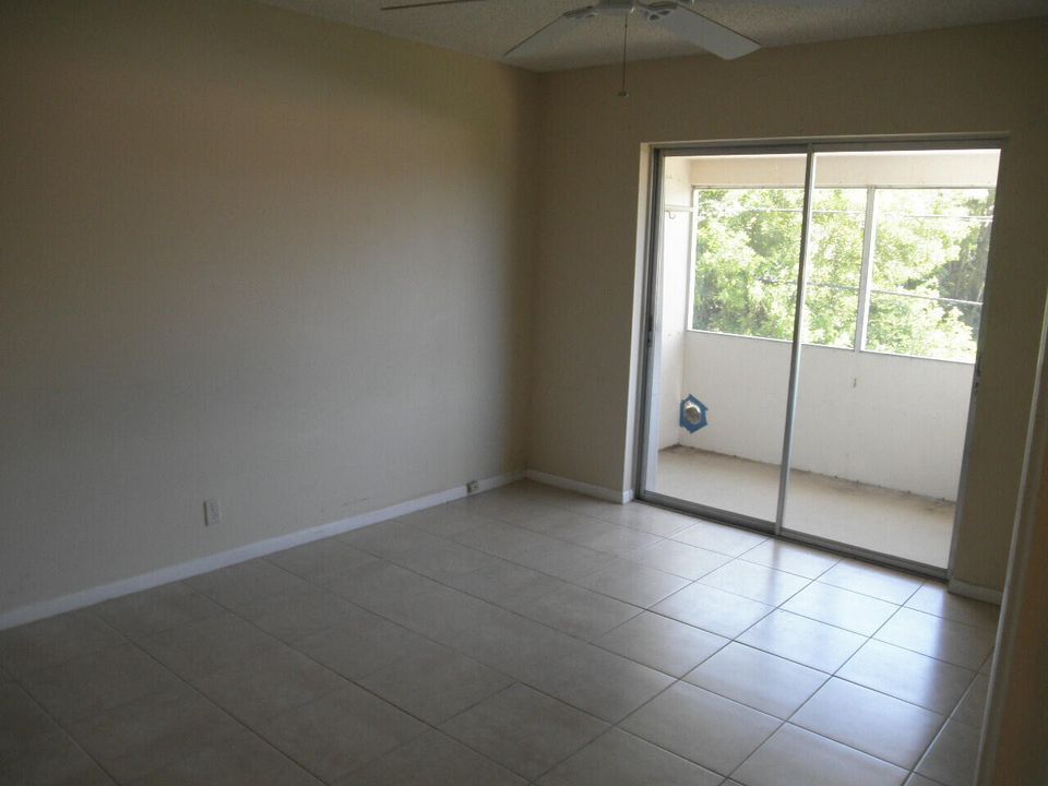 В аренду: $1,650 (2 спален, 1 ванн, 751 Квадратных фут)