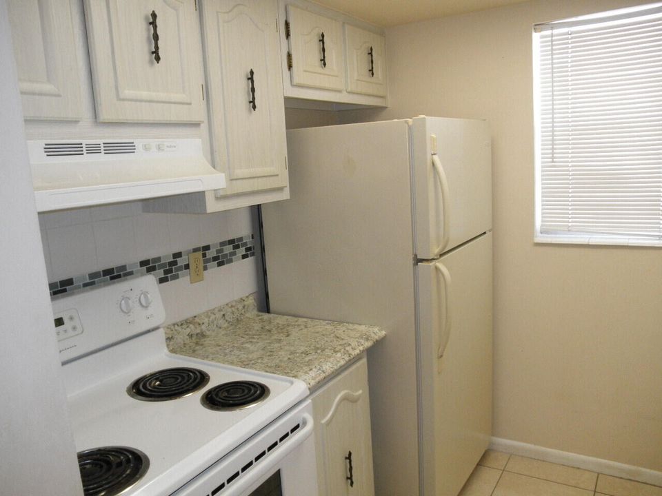 В аренду: $1,650 (2 спален, 1 ванн, 751 Квадратных фут)