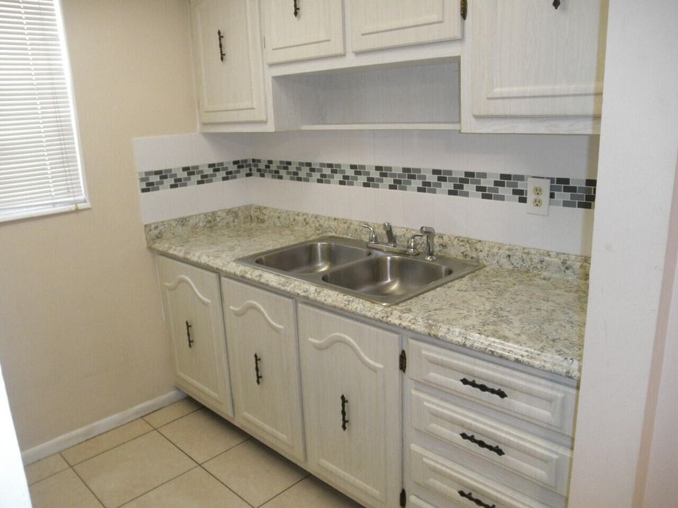 В аренду: $1,650 (2 спален, 1 ванн, 751 Квадратных фут)